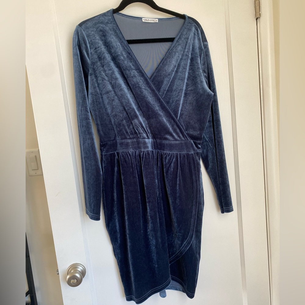 Velvet Bodycon Ruched Cockatil V Neck Dress. Worn once, XL.